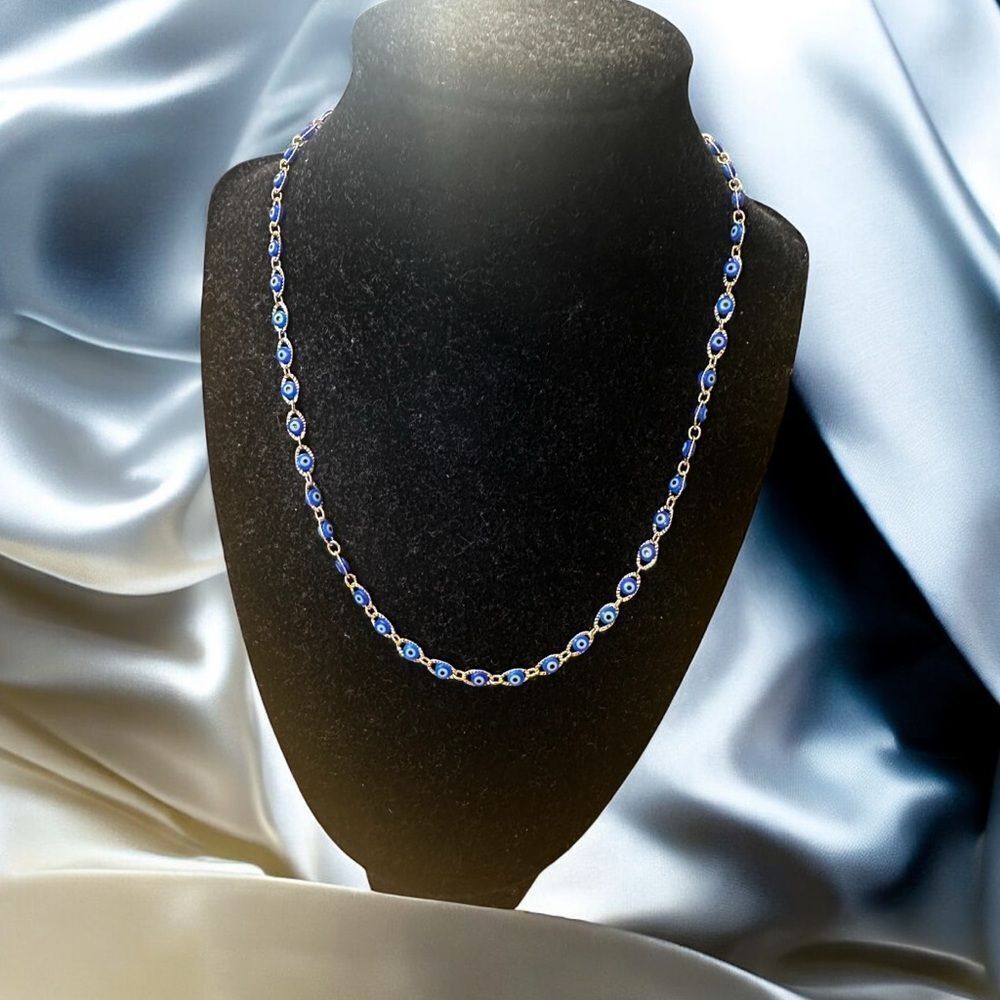 Elegant gold tone and blue evil eye necklace.